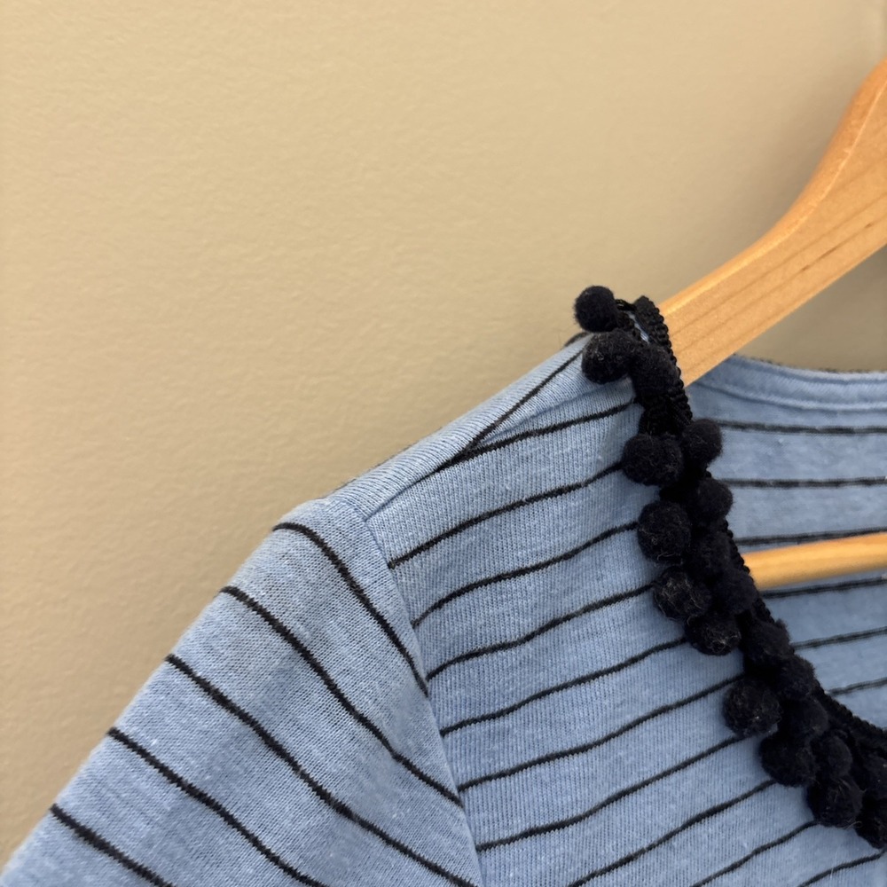 Talbots Linen Blend T-shirt Size Large Blue Crochet Pom Poms Trim Scoop Neck Tee - Picture 3 of 10